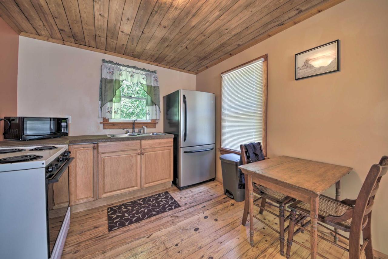 Pet-Friendly Cottage With Fire Pit - 3 Mi To Siu! 카번데일 외부 사진