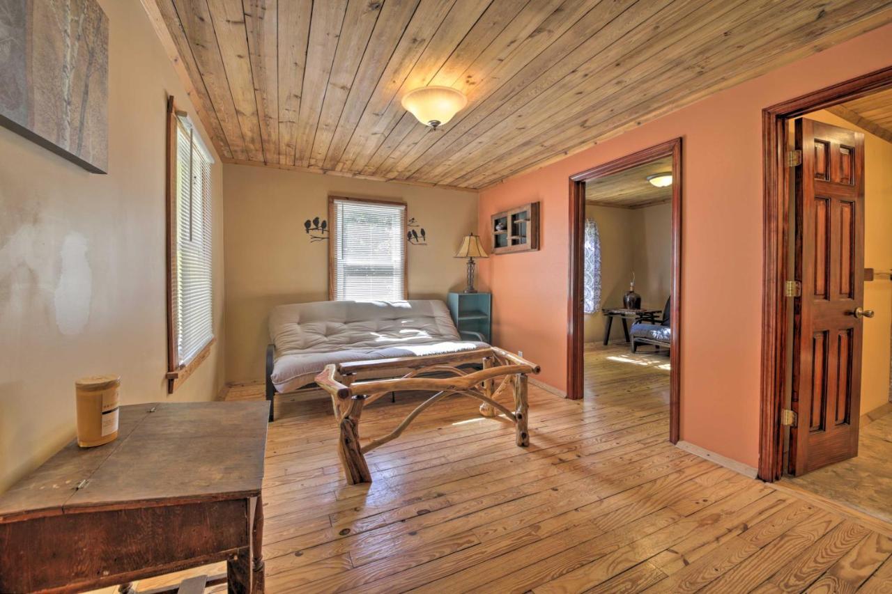 Pet-Friendly Cottage With Fire Pit - 3 Mi To Siu! 카번데일 외부 사진