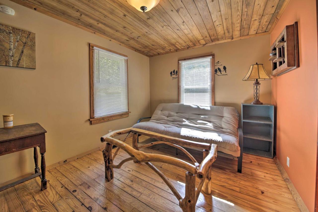 Pet-Friendly Cottage With Fire Pit - 3 Mi To Siu! 카번데일 외부 사진