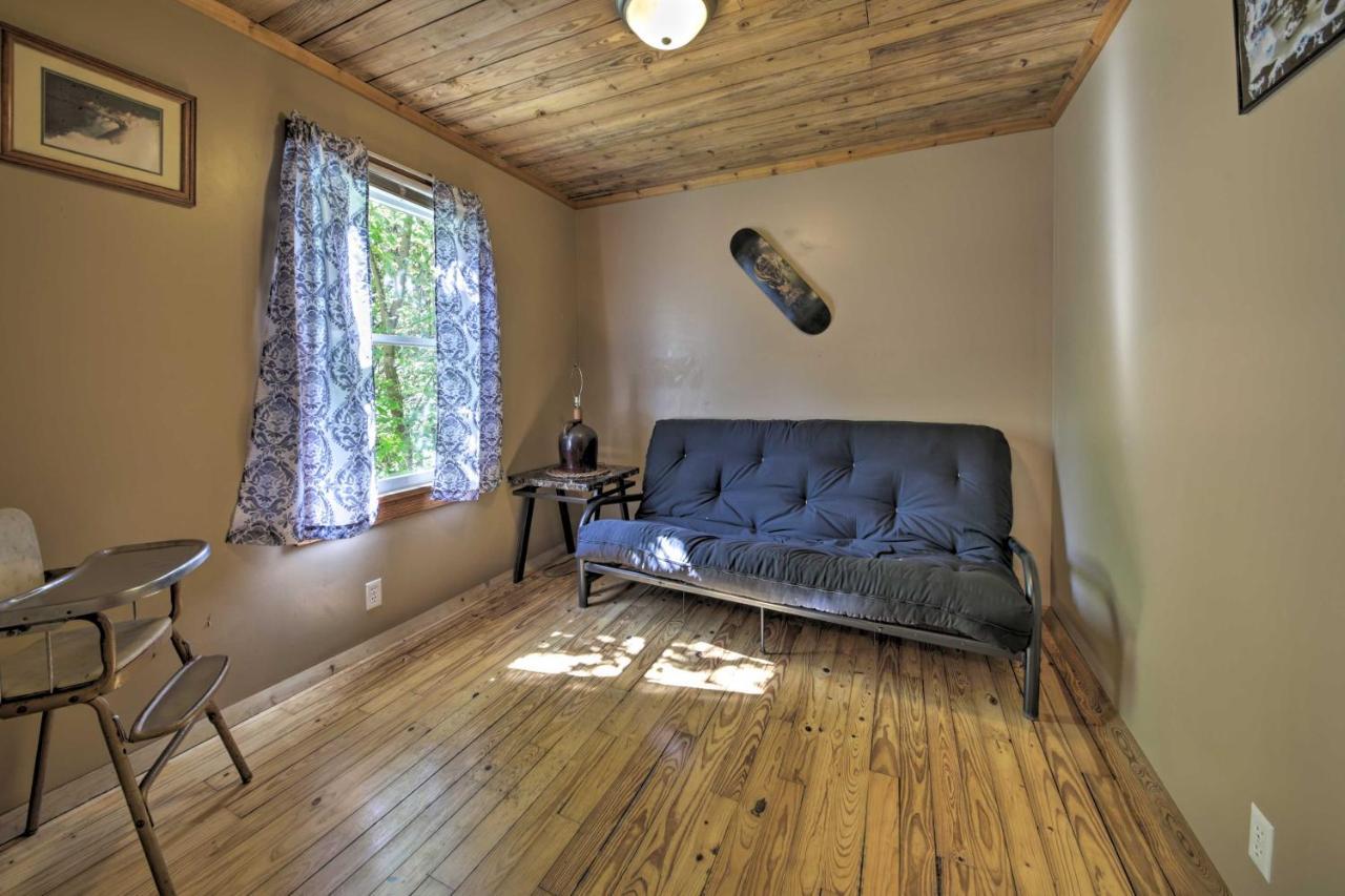 Pet-Friendly Cottage With Fire Pit - 3 Mi To Siu! 카번데일 외부 사진