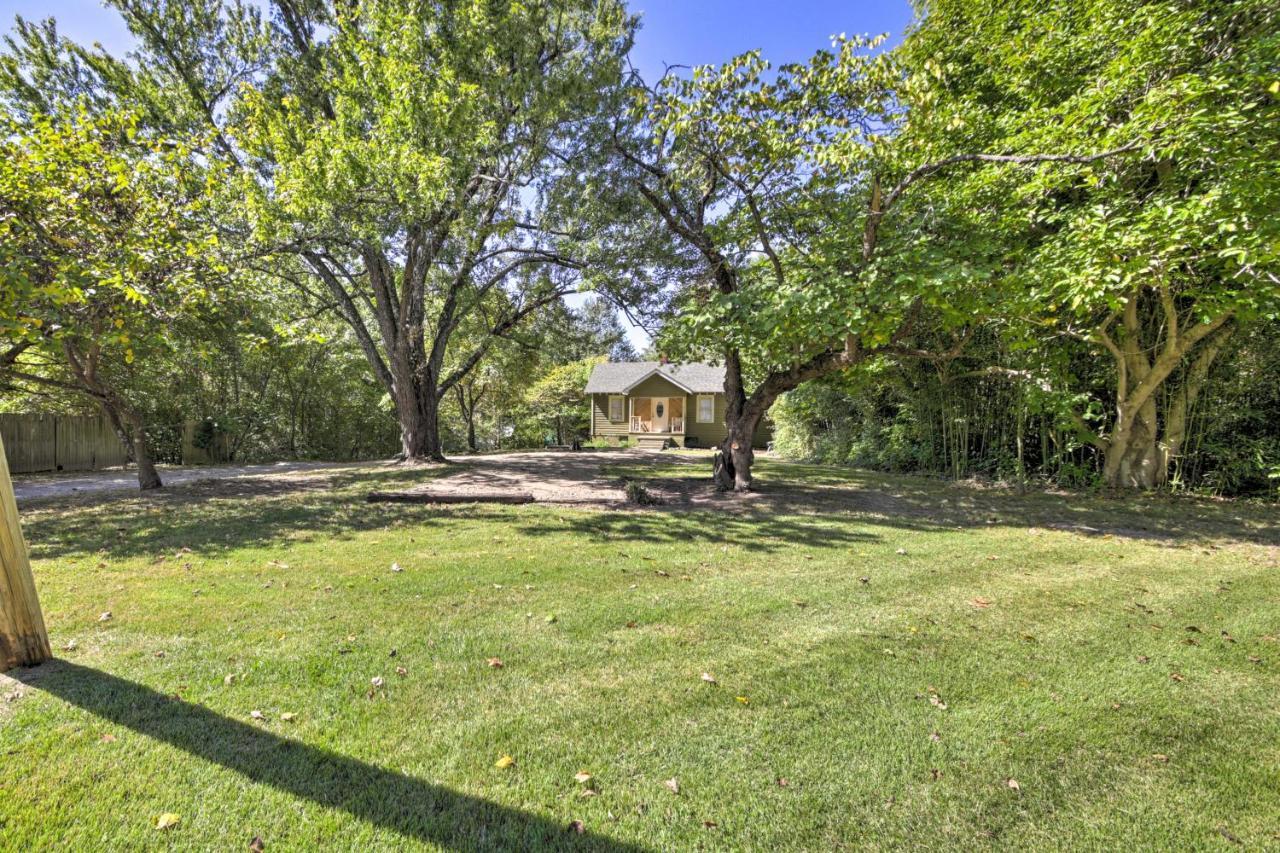 Pet-Friendly Cottage With Fire Pit - 3 Mi To Siu! 카번데일 외부 사진