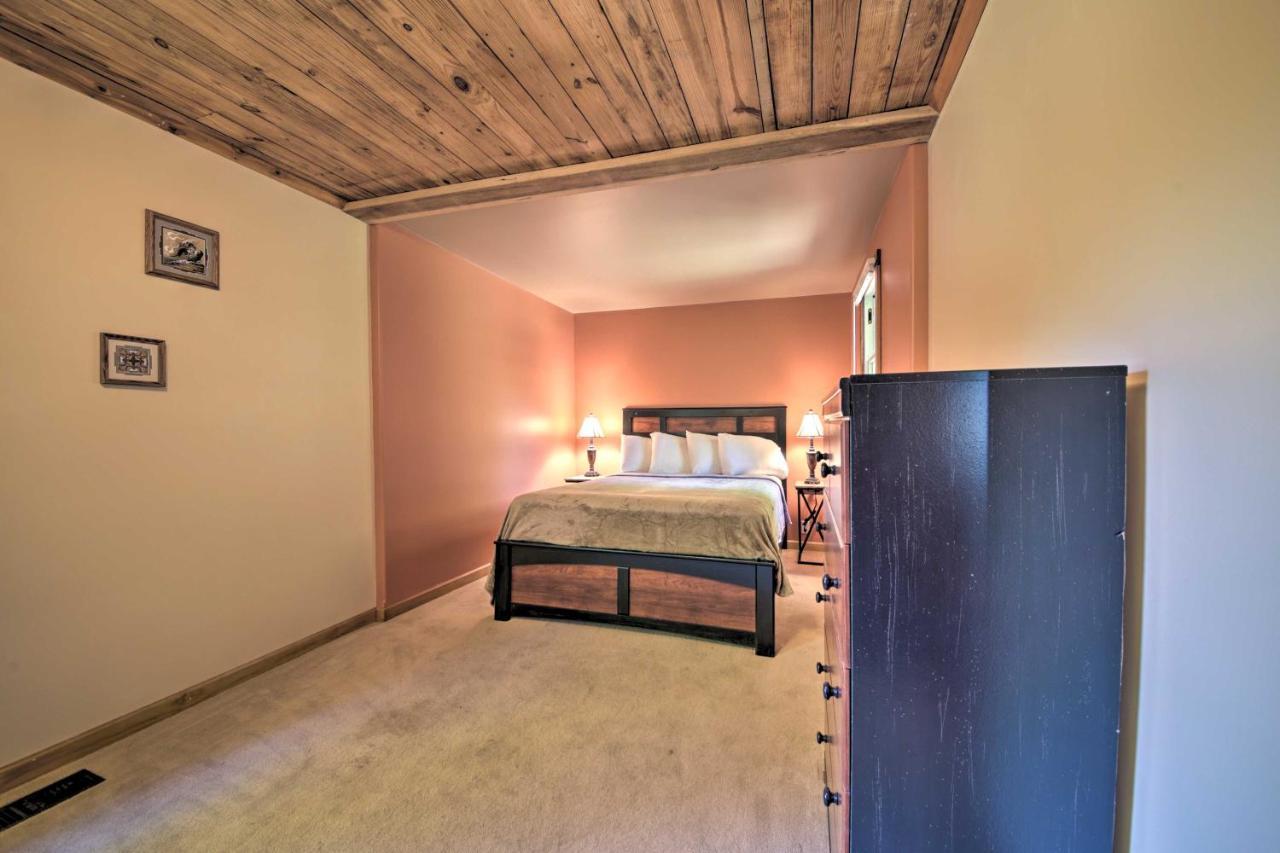 Pet-Friendly Cottage With Fire Pit - 3 Mi To Siu! 카번데일 외부 사진