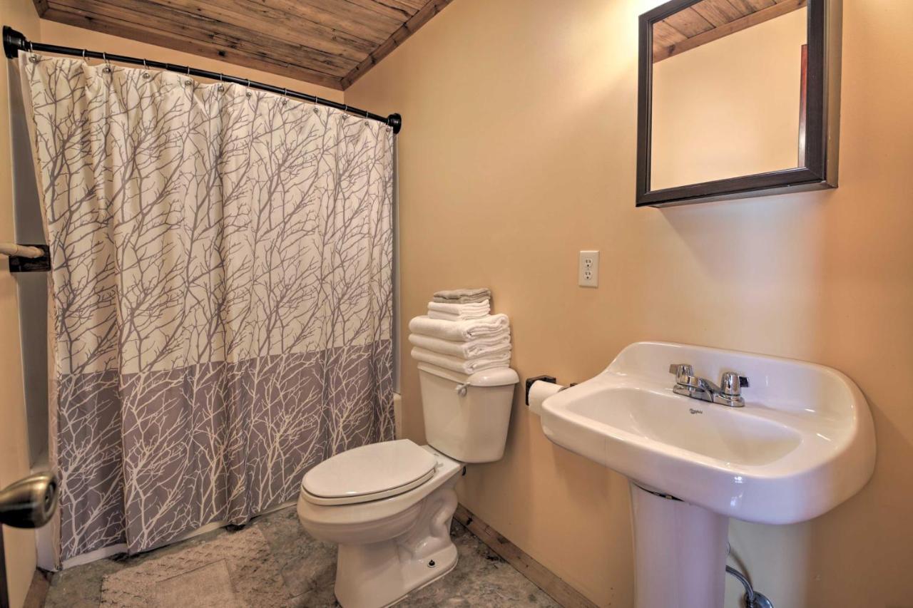 Pet-Friendly Cottage With Fire Pit - 3 Mi To Siu! 카번데일 외부 사진