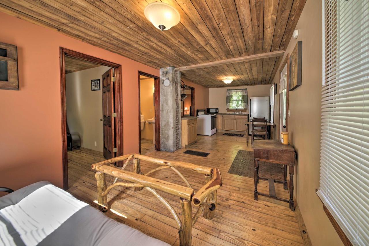 Pet-Friendly Cottage With Fire Pit - 3 Mi To Siu! 카번데일 외부 사진