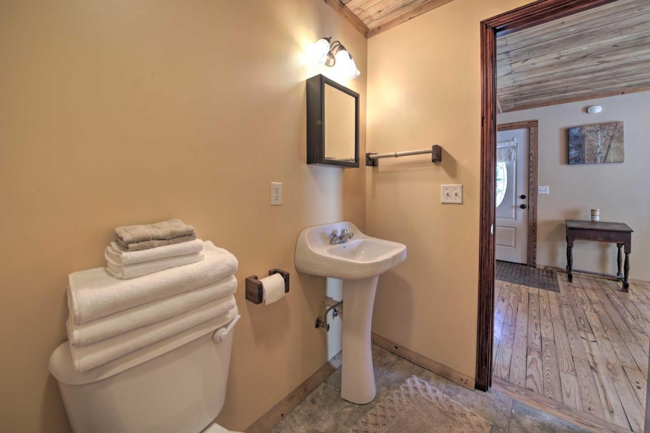 Pet-Friendly Cottage With Fire Pit - 3 Mi To Siu! 카번데일 외부 사진