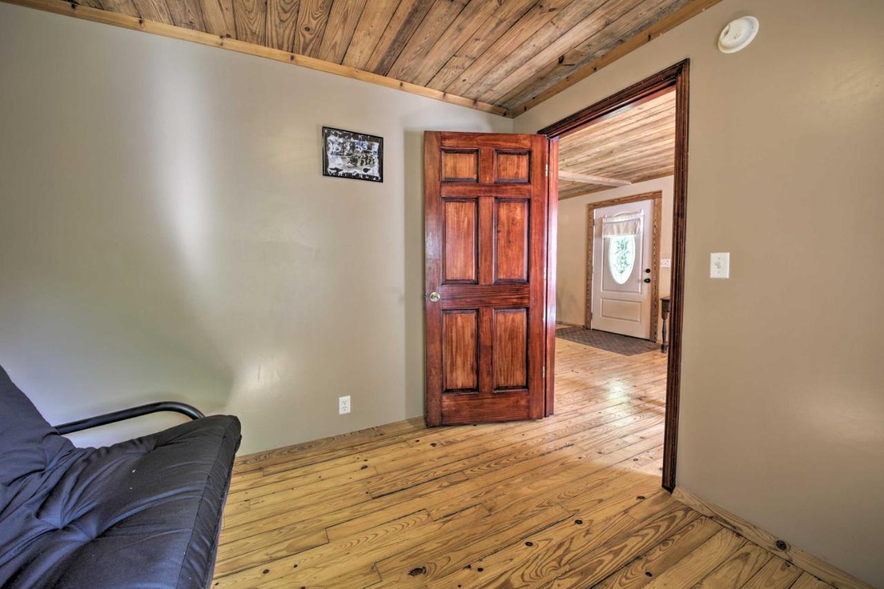 Pet-Friendly Cottage With Fire Pit - 3 Mi To Siu! 카번데일 외부 사진